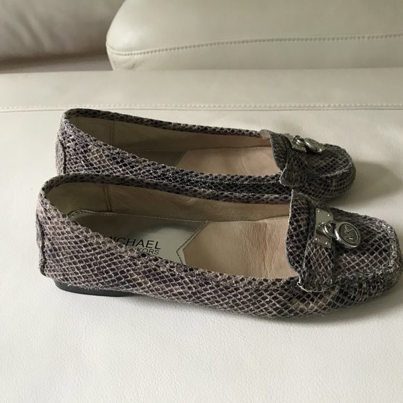 Michael Kors women snakeskin loafers, shoes, Sz 6M - Picture 2 of 8